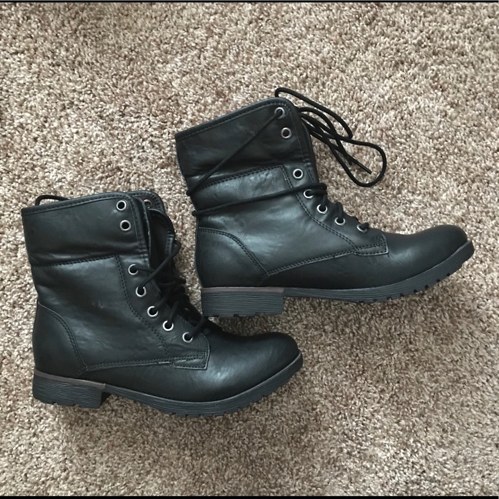 Foldable Boots - Picture 2 of 3